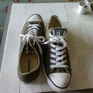 Size 10 mens low top converse
